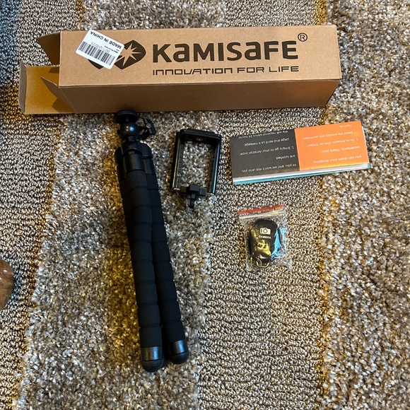 Bendable iPad/Tablet Stand & Phone/Camera/Gopro Tripod/Selfie Stick with Remote - Picture 2 of 10